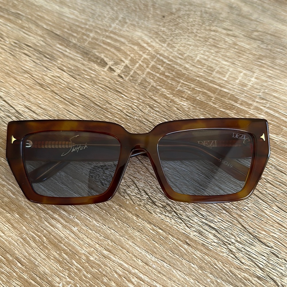 Dezi Switch Sunglasses